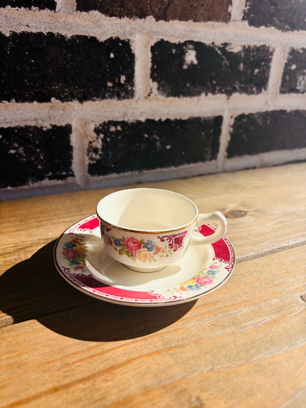 Vintage 1942 Homer Laughlin Cup & Saucer Floral Red Gold Trim M42N6 USA